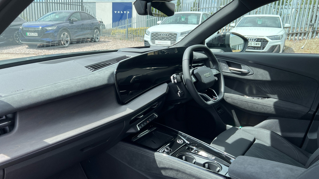 Audi Q3 Audi Q3 Estate 1.5 E-hybrid Edition 1 S Tronic Green #2