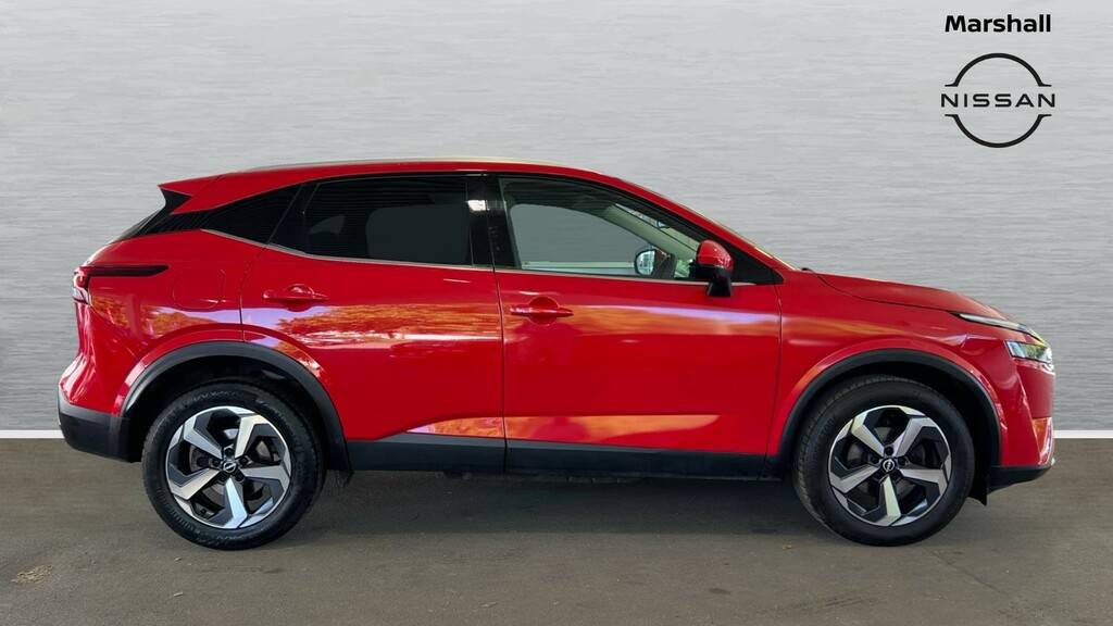 Nissan Qashqai Qashqai 1.3 Dig-t Mh 158 N-connecta Xtronic DN24XSU Red #3