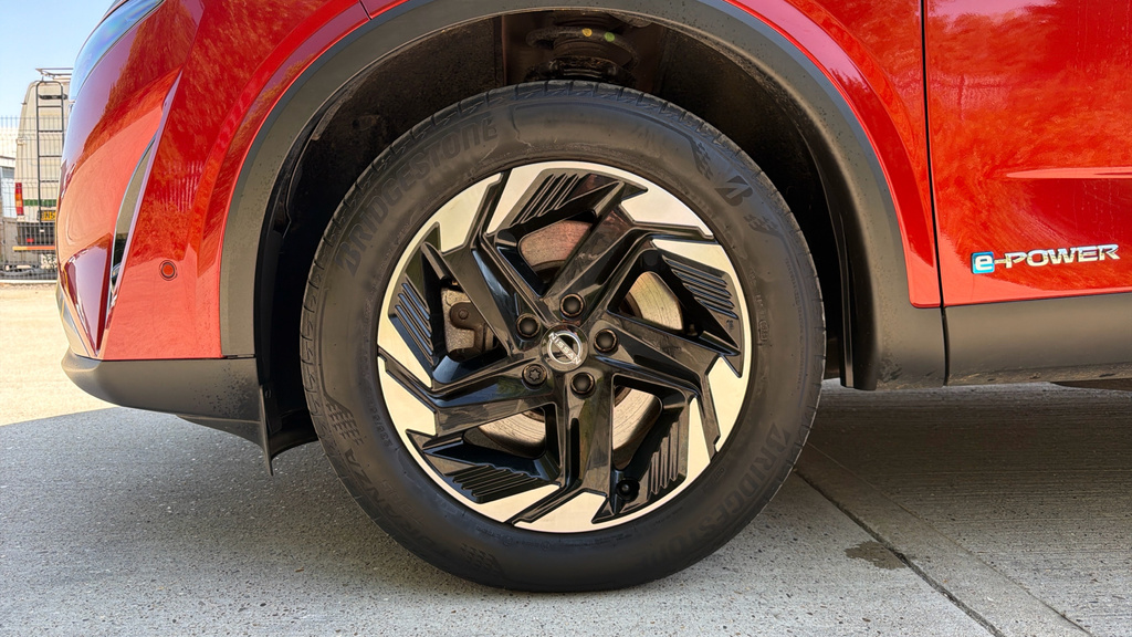 Nissan Qashqai Qashqai 1.5 E-power N-connecta OW25EJO Red #4