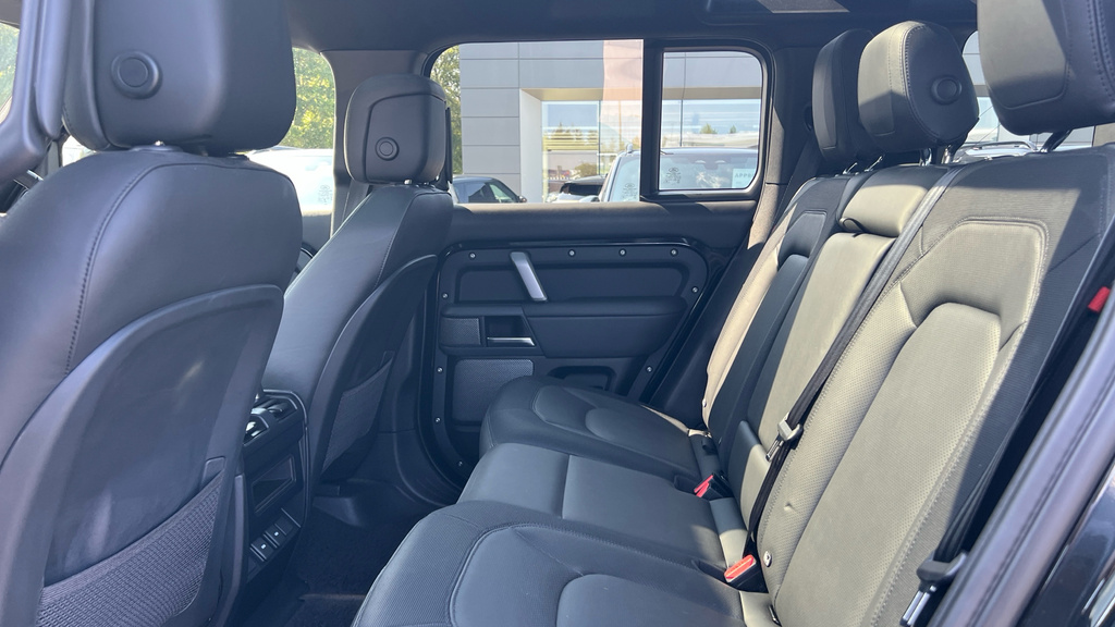 Land Rover Defender 110 Defender 3.0 D300 X-dynamic Hse 110 AY23VPO Black #4