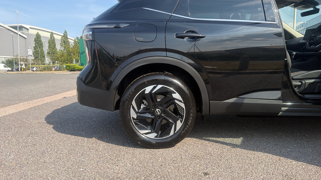Nissan Qashqai Qashqai 1.3 Dig-t Mhb 140 N-cnta Pnrf Black #4