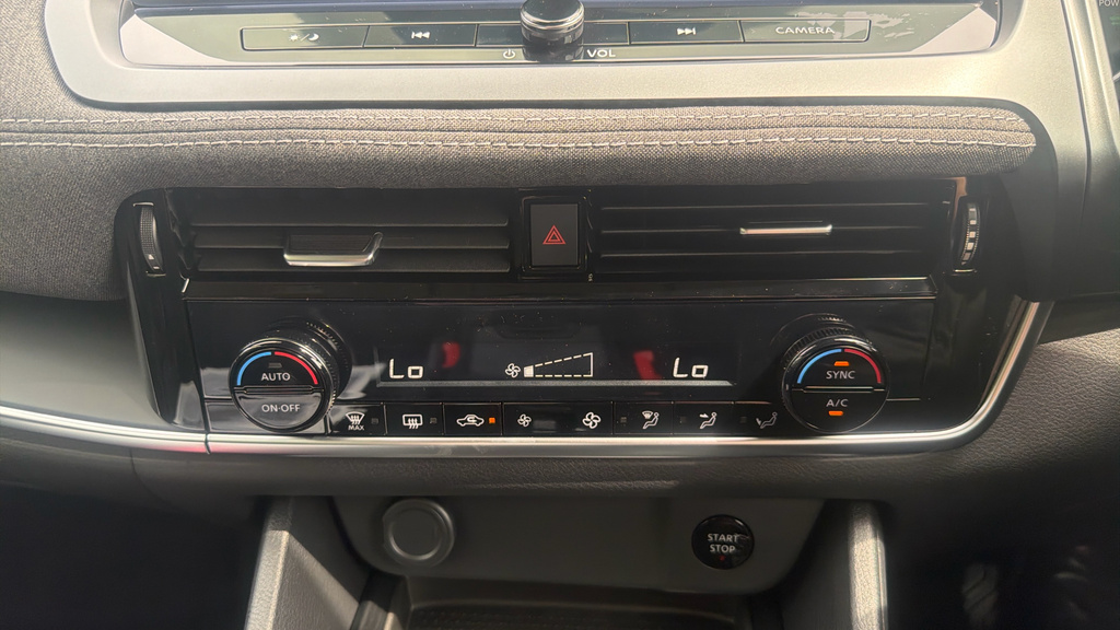 Nissan Qashqai Nissan Qashqai Hatchback 1.3 Dig-t Mh N-connecta Black #36