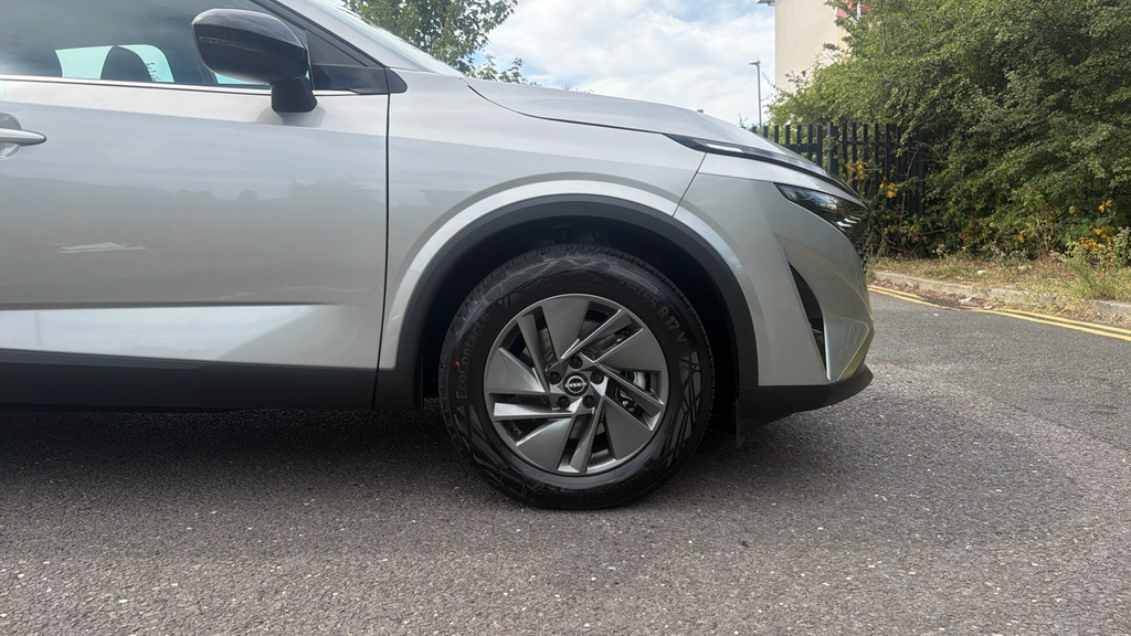 Nissan Qashqai Nissan Qashqai Hatchback 1.3 Dig-t Mh N-connecta Black #23
