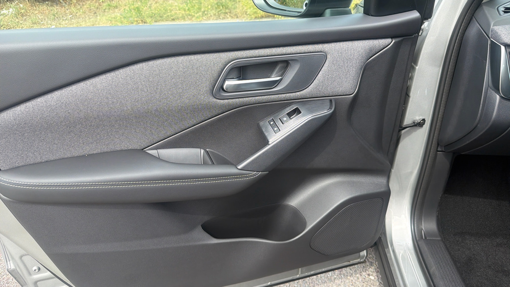 Nissan Qashqai Nissan Qashqai Hatchback 1.3 Dig-t Mh N-connecta Black #20