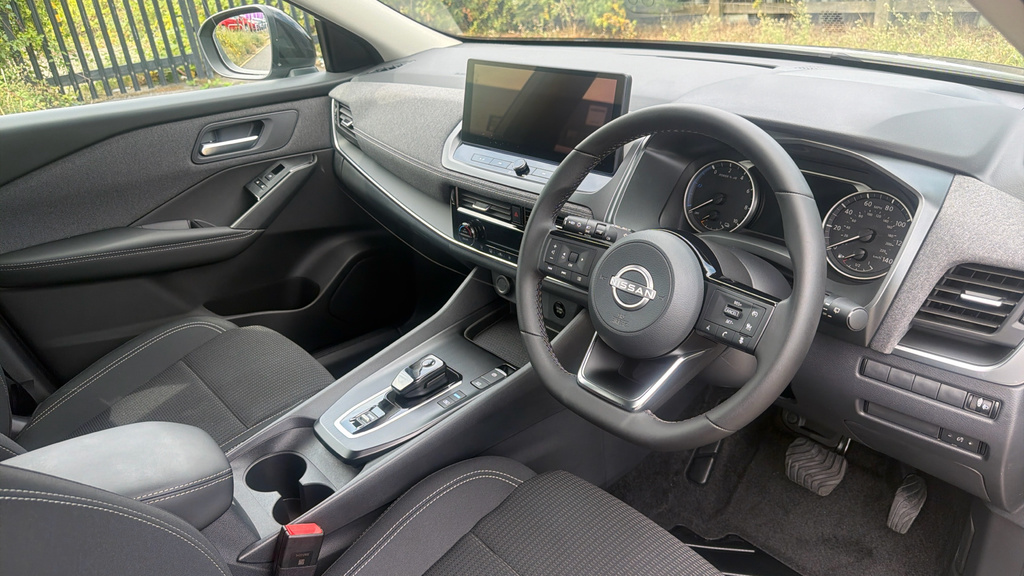 Nissan Qashqai Nissan Qashqai Hatchback 1.3 Dig-t Mh N-connecta Black #14