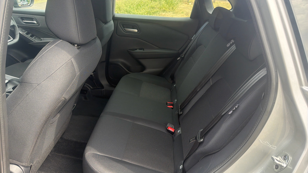 Nissan Qashqai Nissan Qashqai Hatchback 1.3 Dig-t Mh N-connecta Black #21