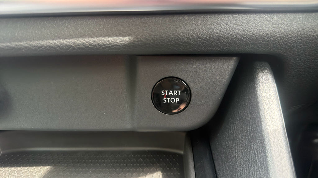 Nissan Qashqai Nissan Qashqai Hatchback 1.3 Dig-t Mh N-connecta Black #35