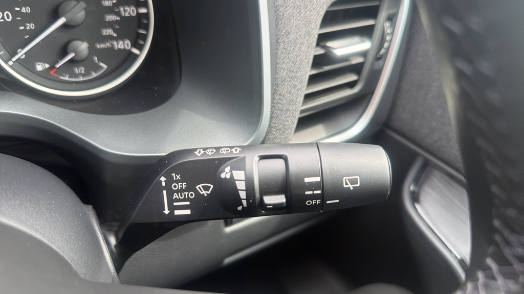 Nissan Qashqai Nissan Qashqai Hatchback 1.3 Dig-t Mh N-connecta Black #27