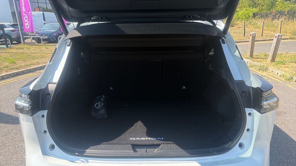 Nissan Qashqai 1.3 Dig-t Mh N-connecta Glass Roof  #9
