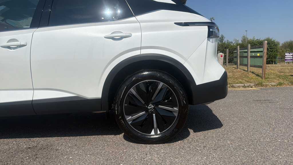 Nissan Qashqai 1.3 Dig-t Mh N-connecta Glass Roof  #24