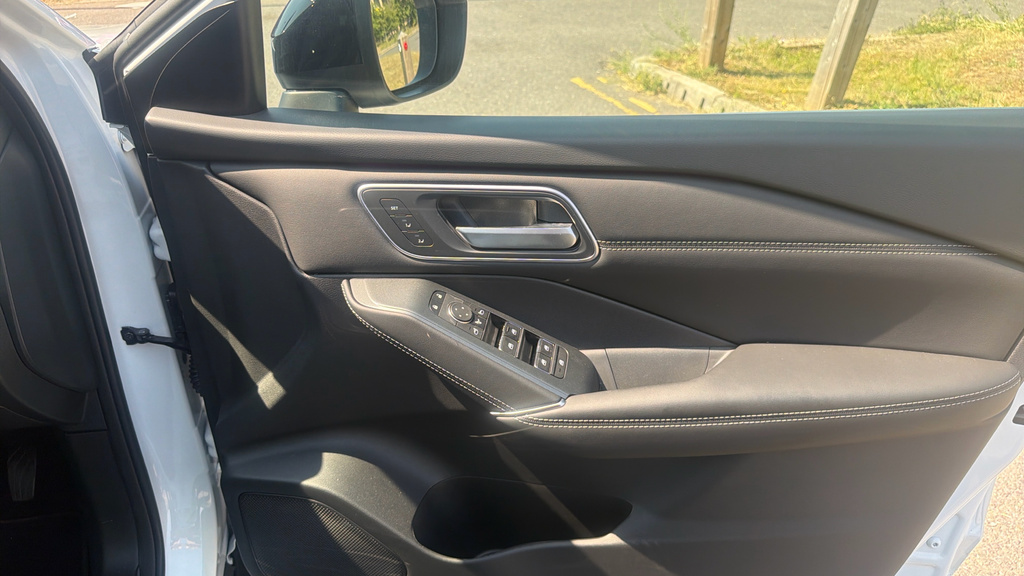 Nissan Qashqai 1.3 Dig-t Mh N-connecta Glass Roof  #29