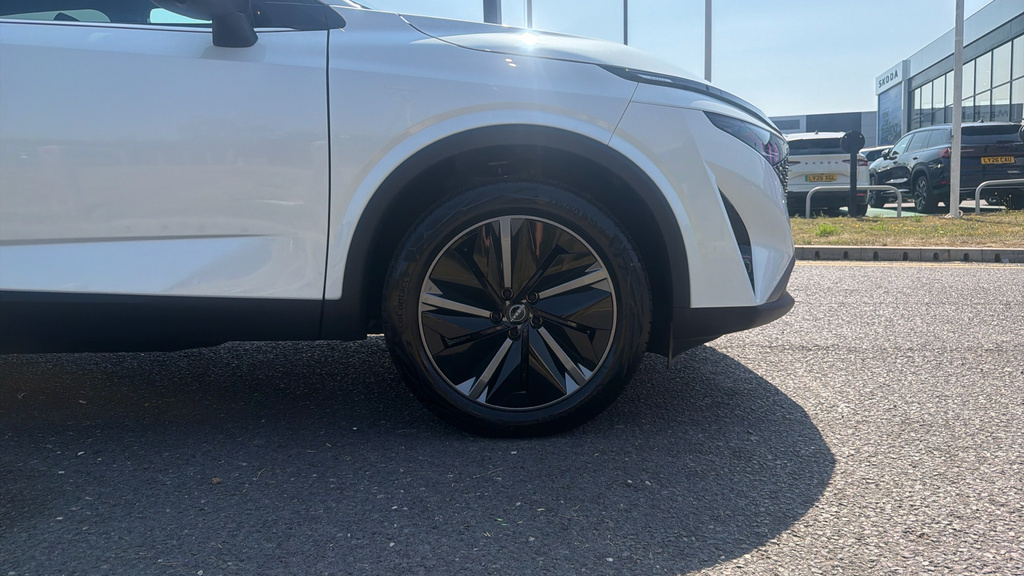 Nissan Qashqai 1.3 Dig-t Mh N-connecta Glass Roof  #23
