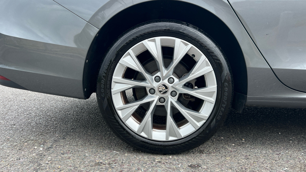 Skoda Superb Superb 1.5 Tsi Iv Se L Dsg EU74CMO Grey #5