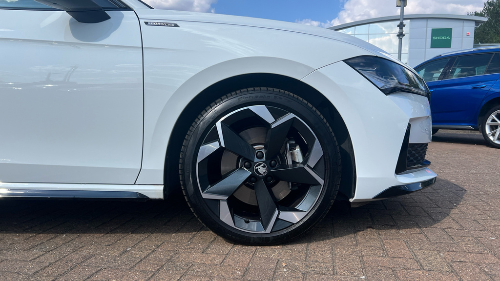 Skoda Superb Superb 2.0 Tsi 204 Sportline Dsg DF75NRX White #5