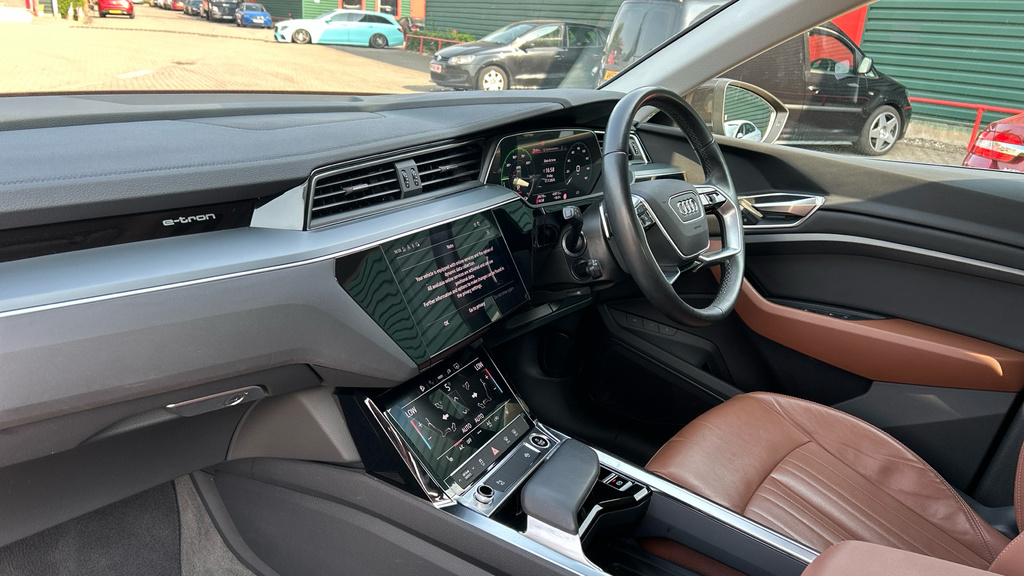 Audi Q8 e tron Q8 250Kw 50 Quattro 95Kwh Sport Brown #2