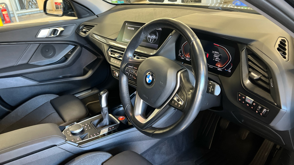 BMW 1 Series 1 Series 118I 136 Sport MV71CYT Black #6