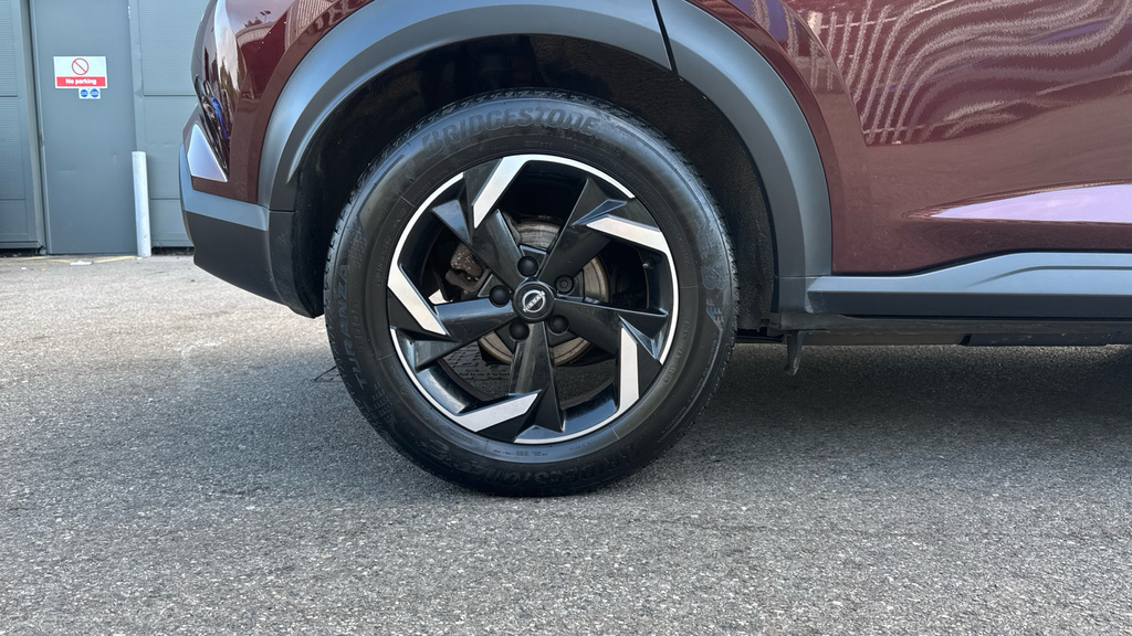 Nissan Juke Juke 1.6 Hybrid N-connecta AO23ZPE Red #4