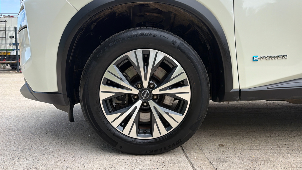 Nissan X-Trail X-trail 1.5 E-power 204 Acenta Premium Xtronic DN23CVG White #4
