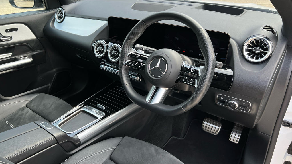 Mercedes-Benz GLA Class Gla 220D 4Matic Amg Line Premium Plus KS25WPU White #3