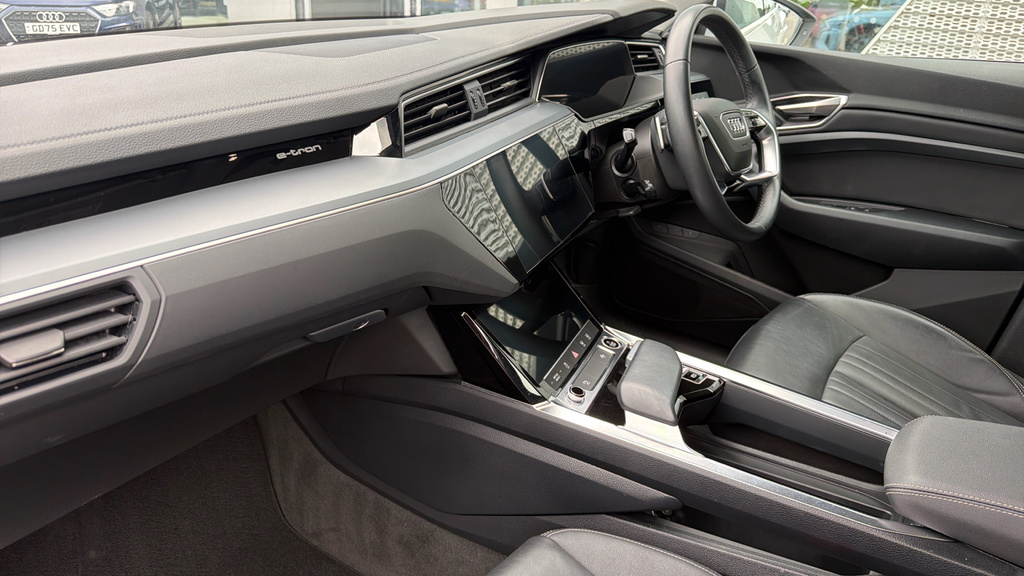 Audi Q8 e tron Q8 250Kw 50 Quattro 95Kwh Sport White #2