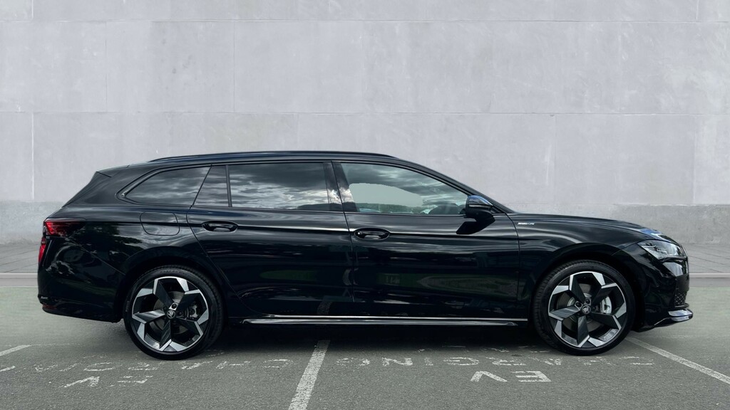 Skoda Superb Skoda Superb Estate 1.5 Tsi Iv Sportline Dsg Black #4