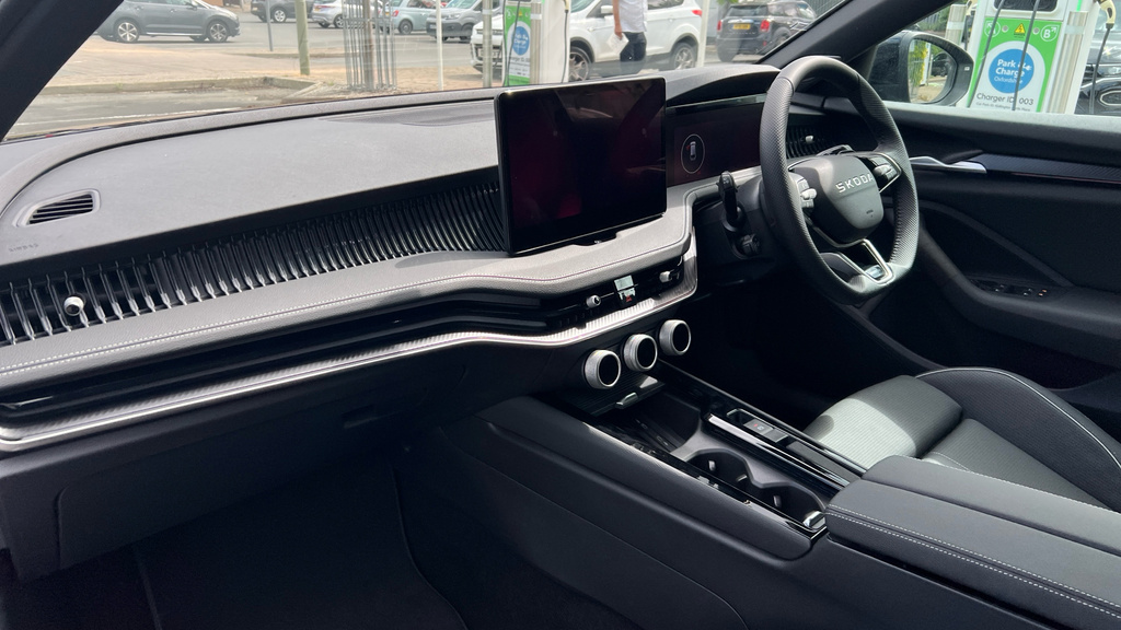 Skoda Superb Skoda Superb Estate 1.5 Tsi Iv Sportline Dsg Black #2