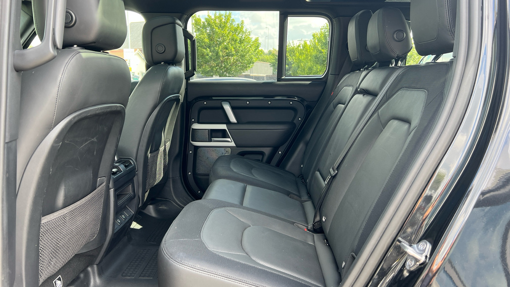 Land Rover Defender 110 Defender 2.0 P400e X-dynamic Hse 110 Black #4