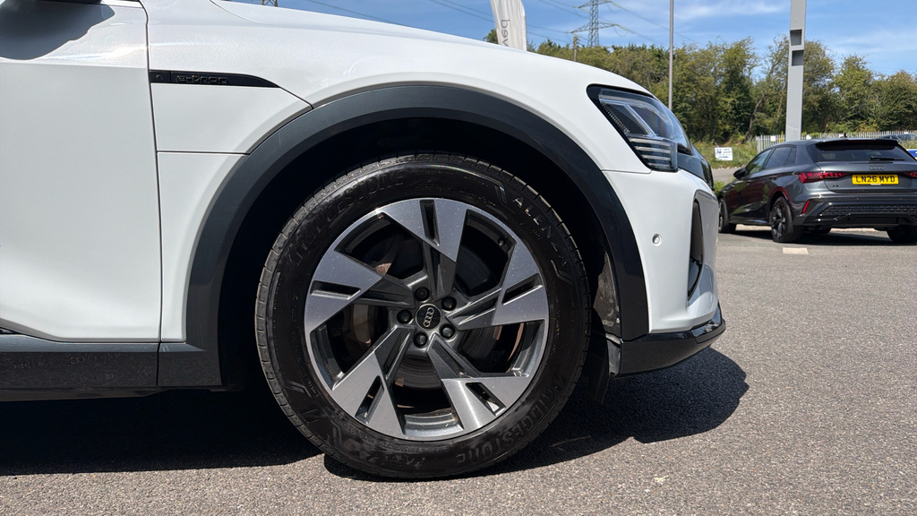 Audi Q8 e tron Q8 250Kw 50 Quattro 95Kwh Sport White #5