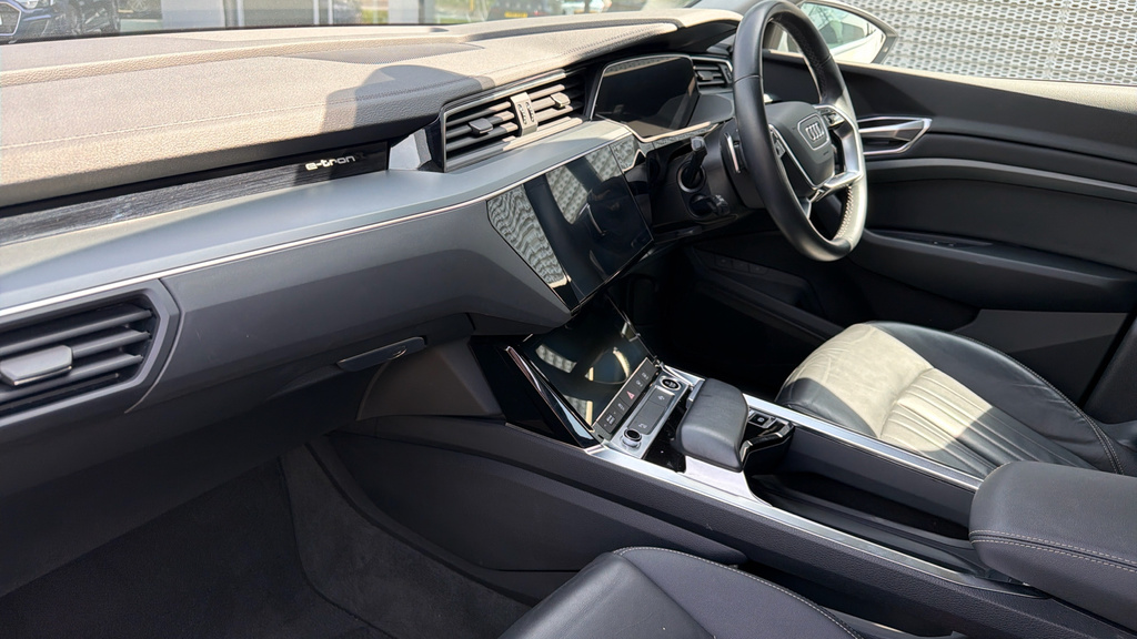 Audi Q8 e tron Q8 250Kw 50 Quattro 95Kwh Sport White #2