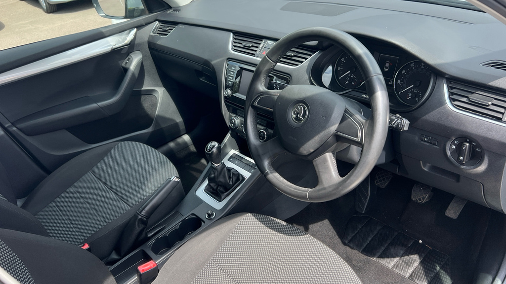 Skoda Octavia Octavia 1.4 Tsi Se Silver #5