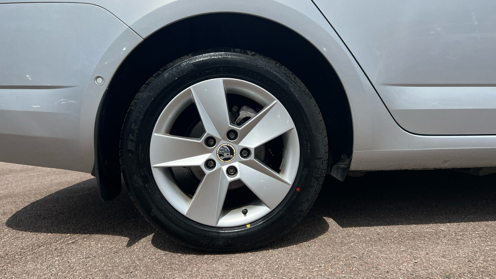 Skoda Octavia Octavia 1.4 Tsi Se Silver #4