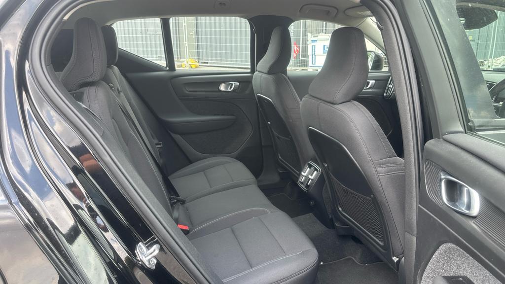 Volvo XC40 Xc40 1.5 T3 163 Momentum Geartronic YE71FUU Black #6