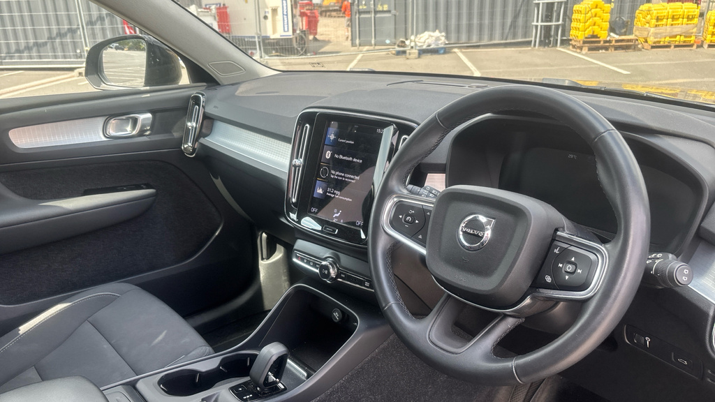 Volvo XC40 Xc40 1.5 T3 163 Momentum Geartronic YE71FUU Black #4