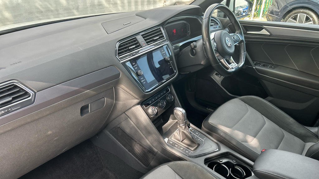 Volkswagen Tiguan Allspace Tiguan Allspace 1.5 Tsi Evo R-line Dsg YV19LZD White #2