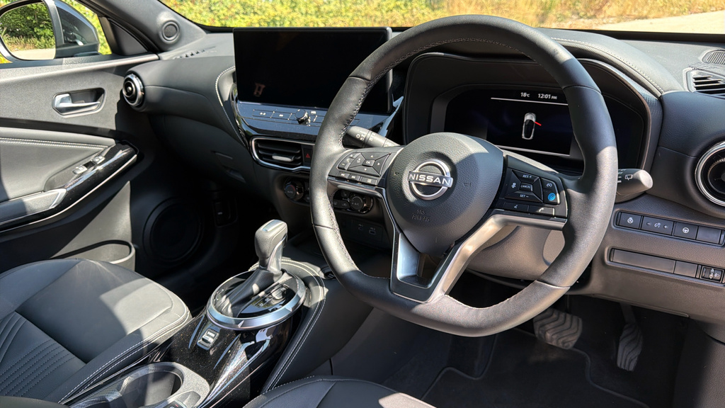 Nissan Juke 1.0 Dig-t Tekna Hatchback Blue #14