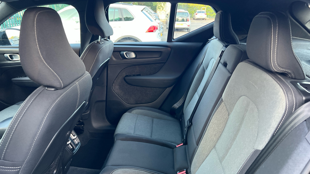 Volvo XC40 Momentum, T3 Black #37
