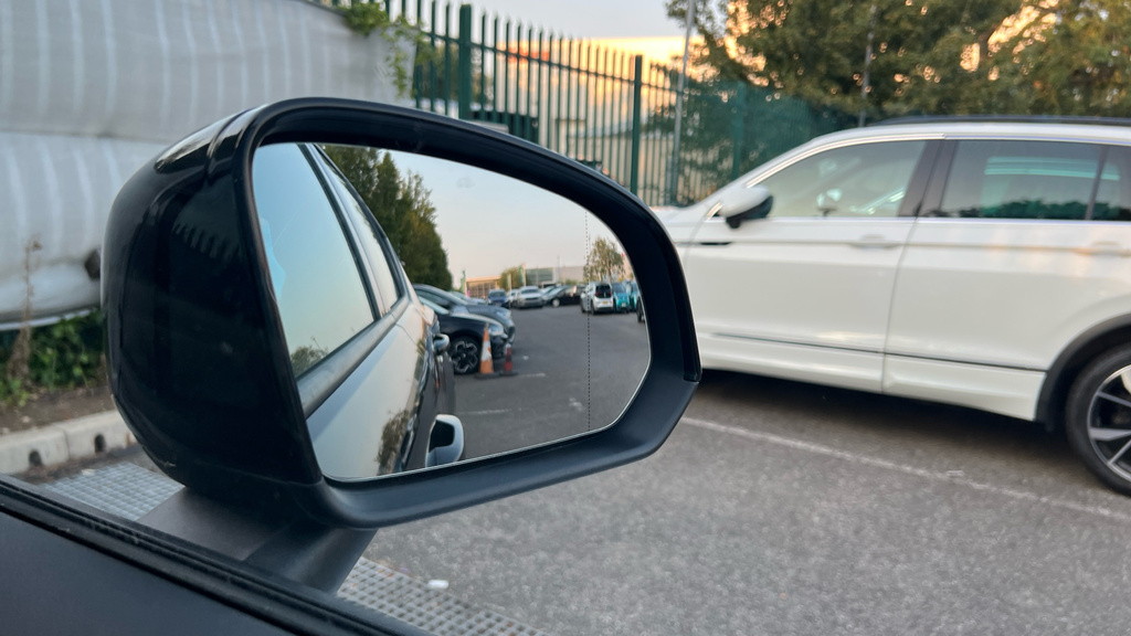 Volvo XC40 Momentum, T3 Black #36