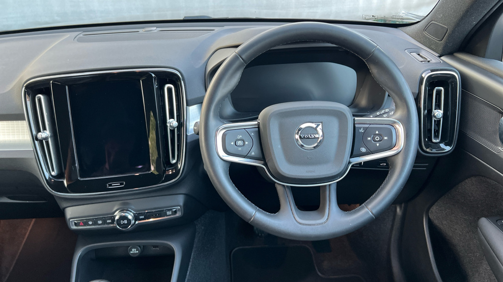 Volvo XC40 Momentum, T3 Black #10