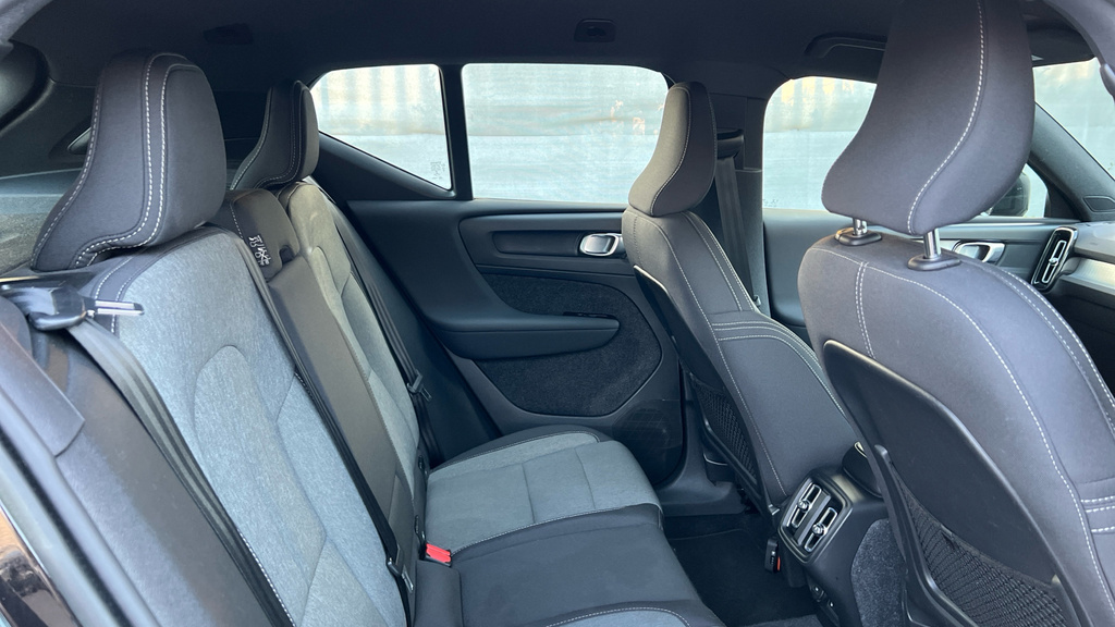 Volvo XC40 Momentum, T3 Black #24