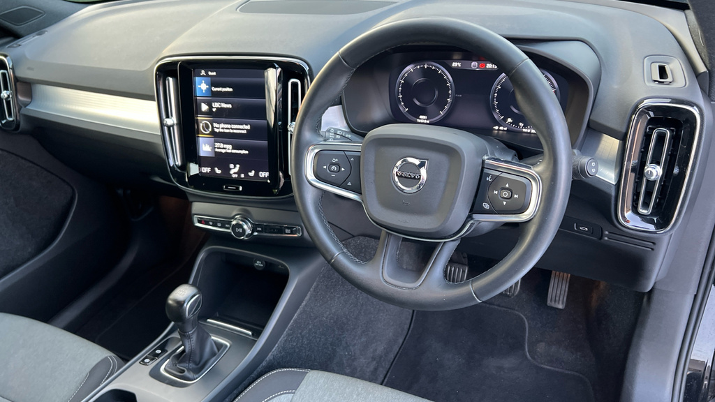 Volvo XC40 Xc40 1.5 T3 163 Momentum Black #4