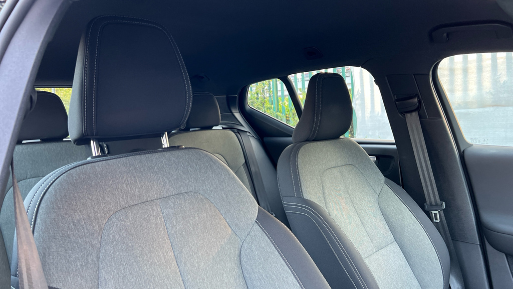Volvo XC40 Momentum, T3 Black #35