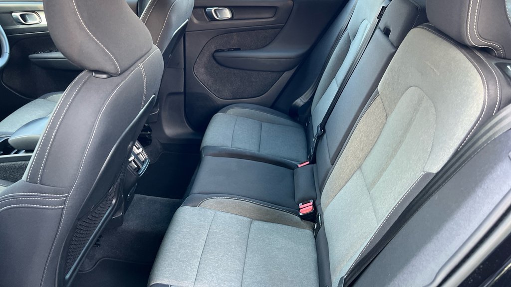 Volvo XC40 Momentum, T3 Black #20