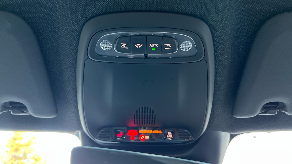 Volvo XC40 Momentum, T3 Black #32