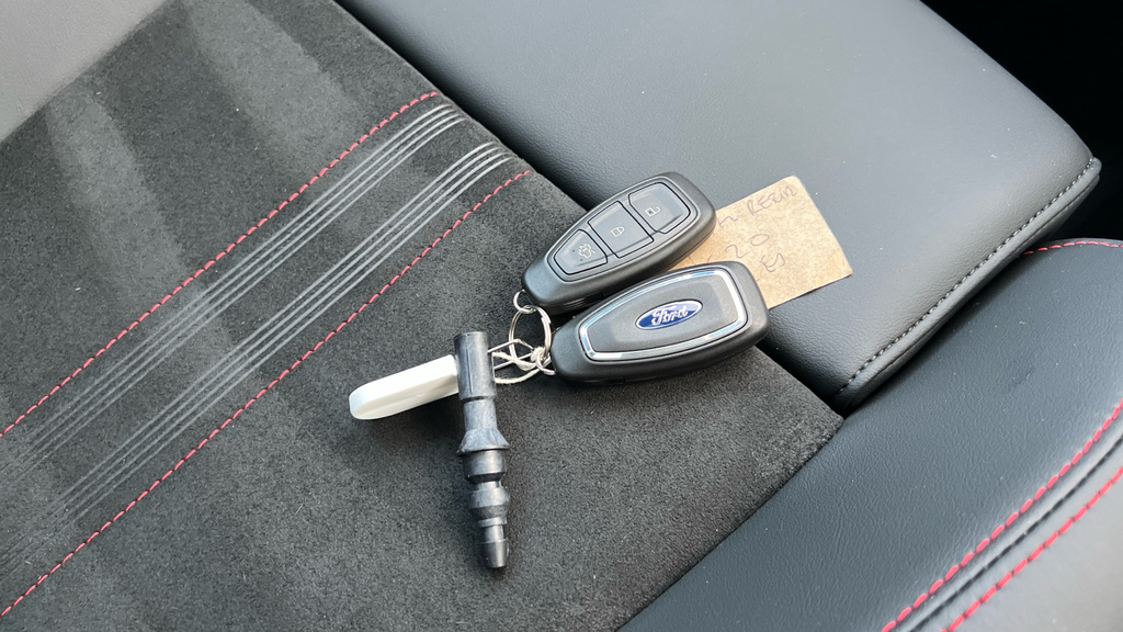 Ford Kuga 2.5 Phev St-line Cvt Silver #39