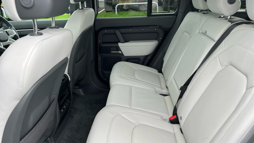 Land Rover Defender 110 Defender 3.0 D350 X-dynamic Hse 110 Black #4