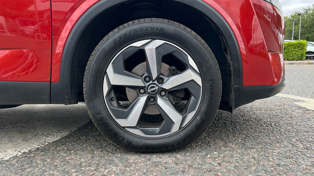 Nissan Qashqai Qashqai 1.3 Dig-t Mh 158 N-connecta Xtronic HD23BBE Red #4