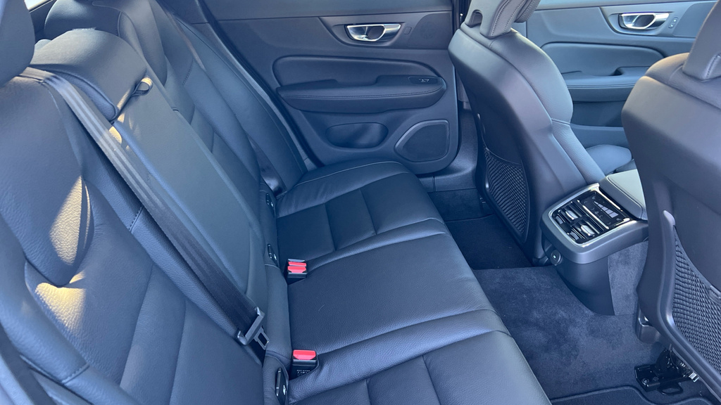 Volvo V60 Volvo V60 Sportswagon 2.0 B4p Plus Dark Blue #6