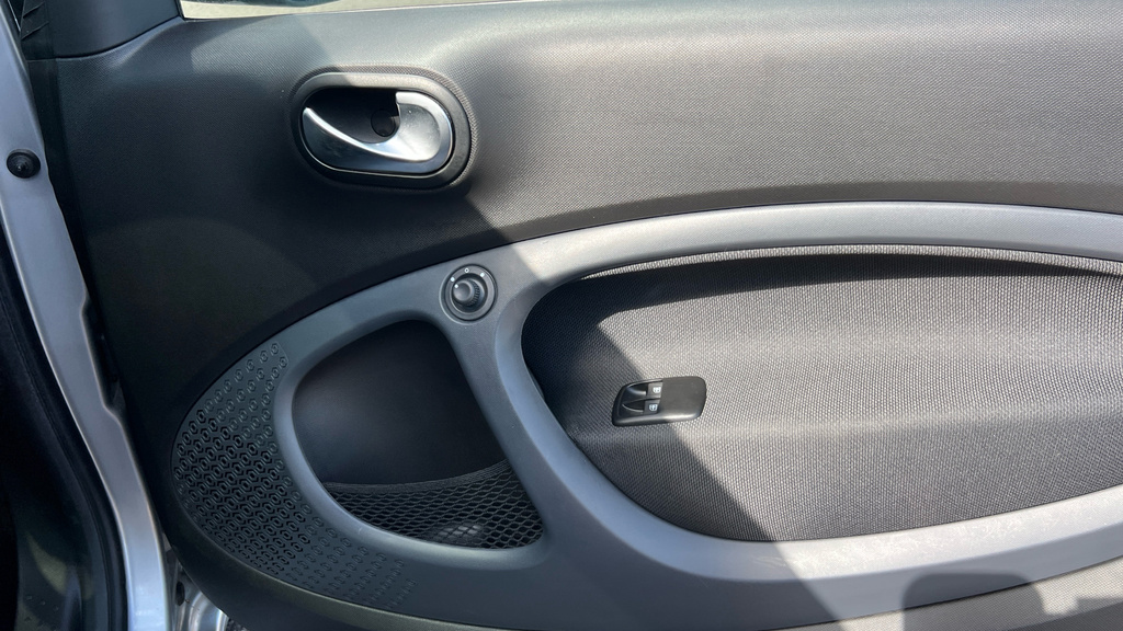Smart Fortwo Coupe Eq Fortwo Pulse Premium Silver #32