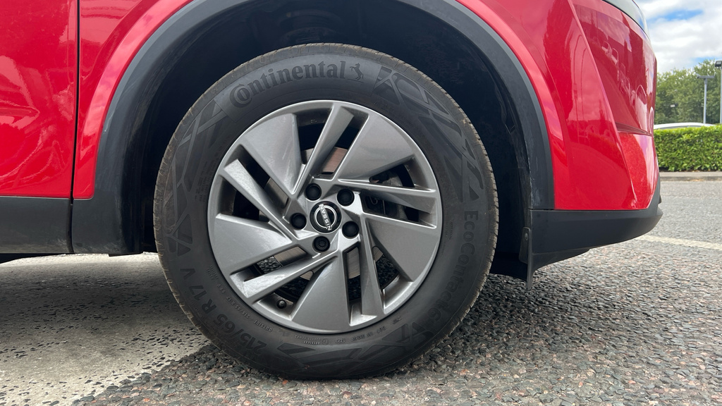 Nissan Qashqai Qashqai 1.3 Dig-t Mh Acenta Premium DS23VBB Red #4