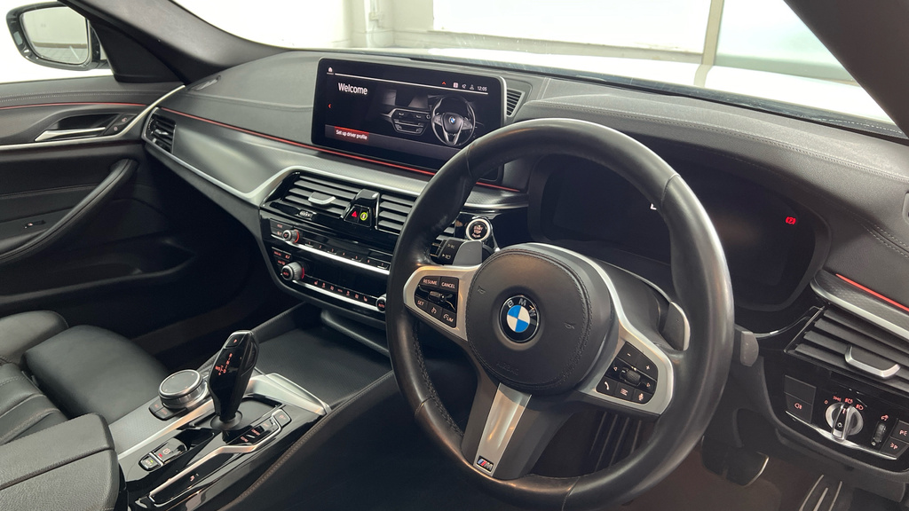 BMW 5 Series 5 Series 520I Mht M Sport Step White #6